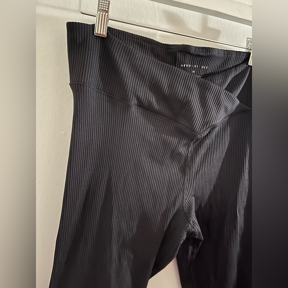 Aeropostale Ribbed Crossover High-Waisted Black Flare Leggings - Picture 5 of 6